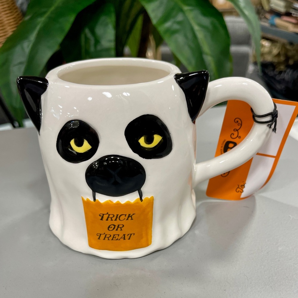 Halloween Ghost Cat Mug Trick or Treat Bag 🎃 Handpainted Ceramic Coffee mug NWT